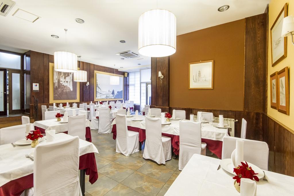 Hostal Restaurante Alarico Allariz Zewnętrze zdjęcie
